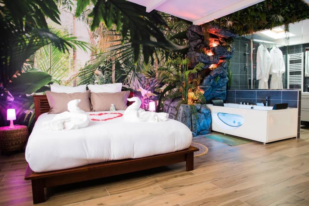 Secret Suite "Jungle" - Jacuzzi Privatif - Gare Rer C - Proche Paris ブレティニー・シュル・オルジュ エクステリア 写真