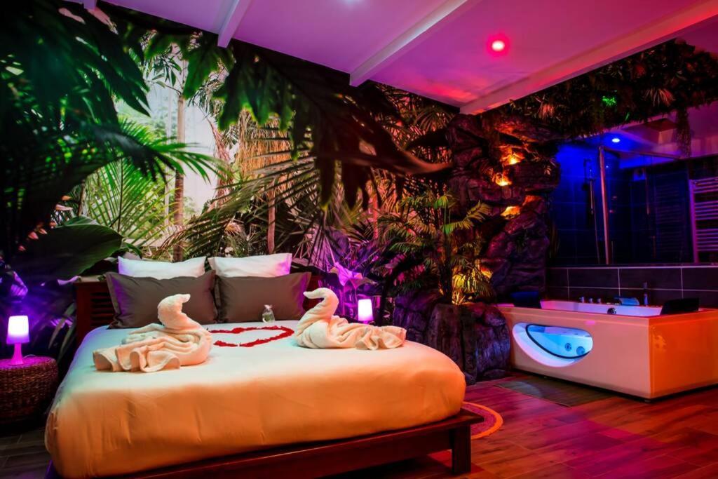 Secret Suite "Jungle" - Jacuzzi Privatif - Gare Rer C - Proche Paris ブレティニー・シュル・オルジュ エクステリア 写真